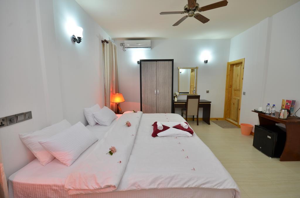 Athiri Inn Ukulhas Island Room photo