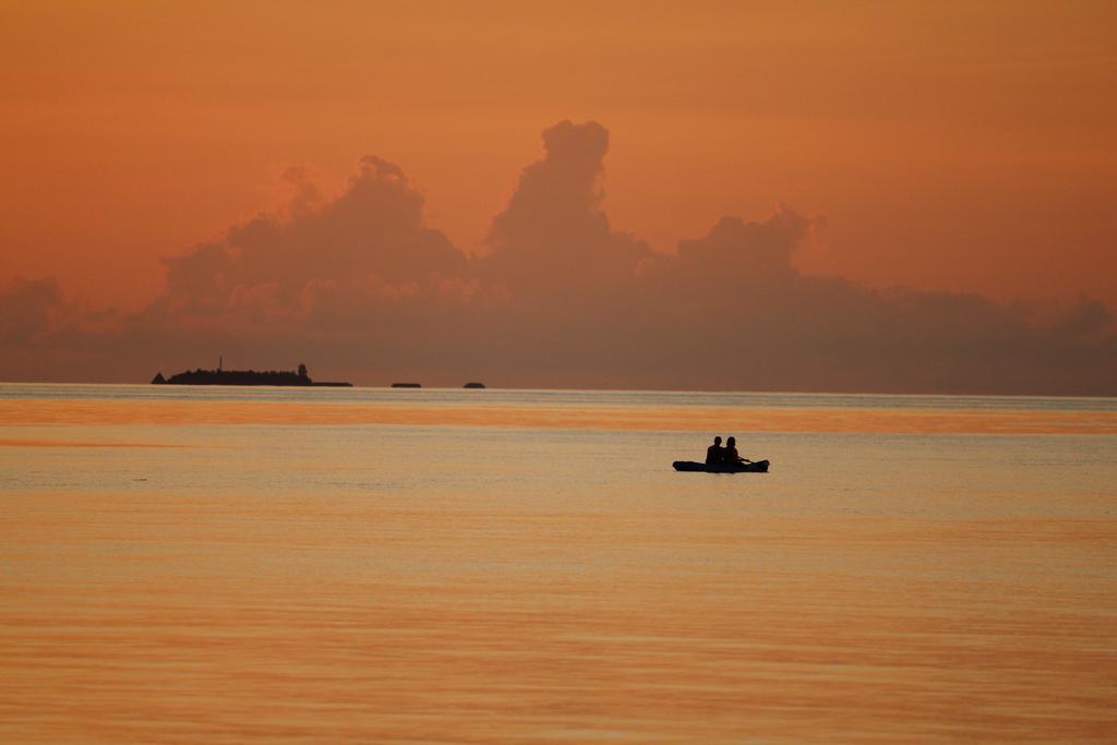 Athiri Inn Ukulhas Island Exterior photo