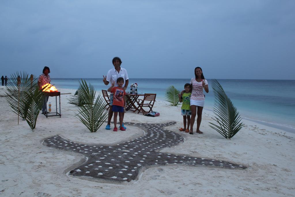 Athiri Inn Ukulhas Island Exterior photo