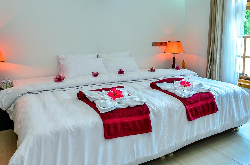 Athiri Inn Ukulhas Island Exterior photo