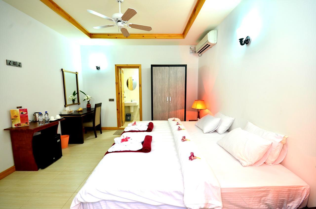 Athiri Inn Ukulhas Island Exterior photo