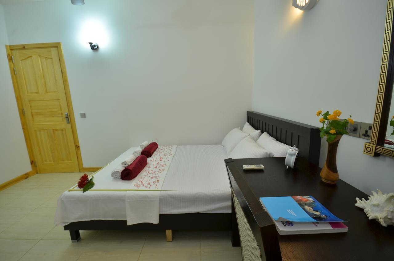 Athiri Inn Ukulhas Island Exterior photo