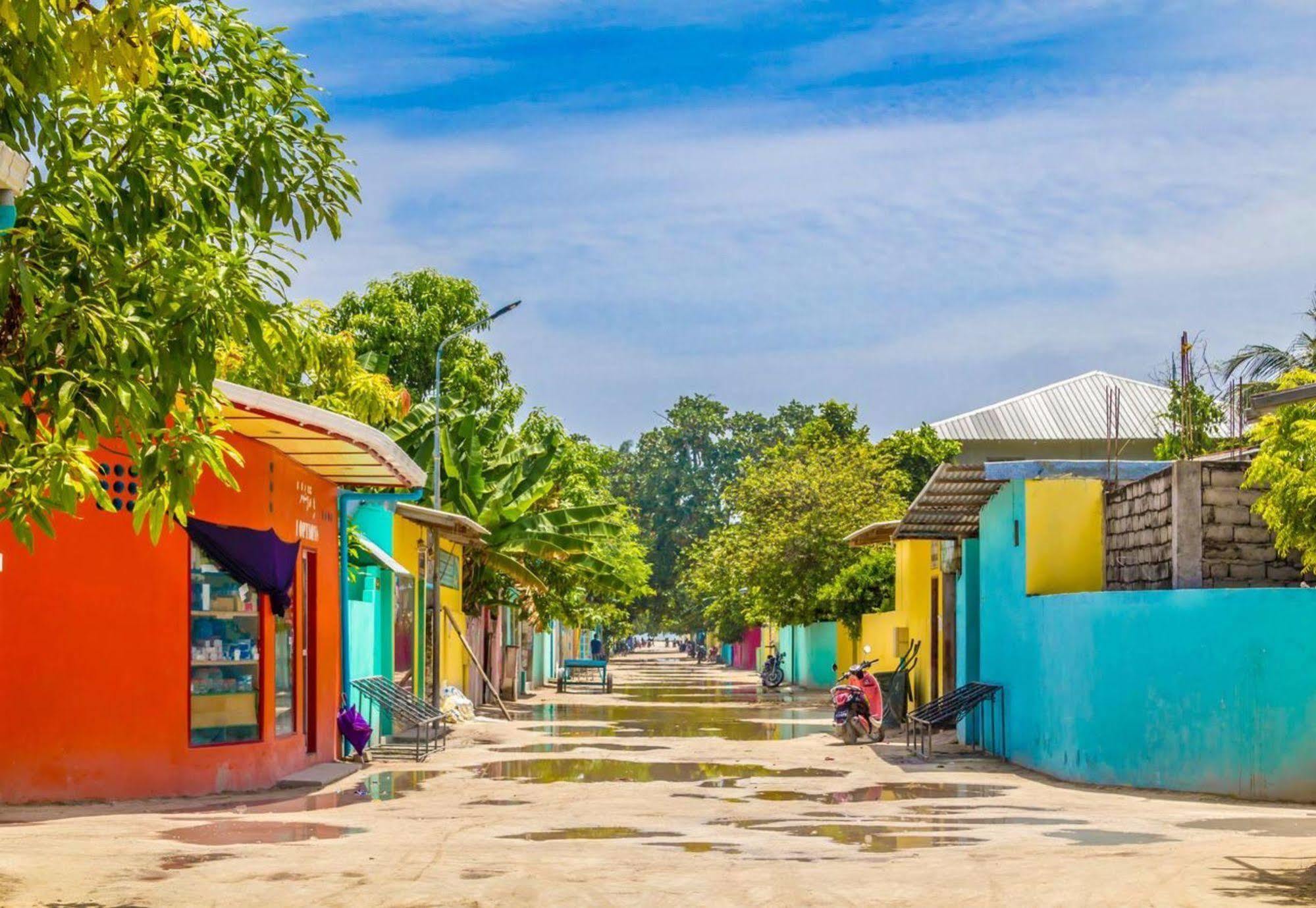 Athiri Inn Ukulhas Island Exterior photo