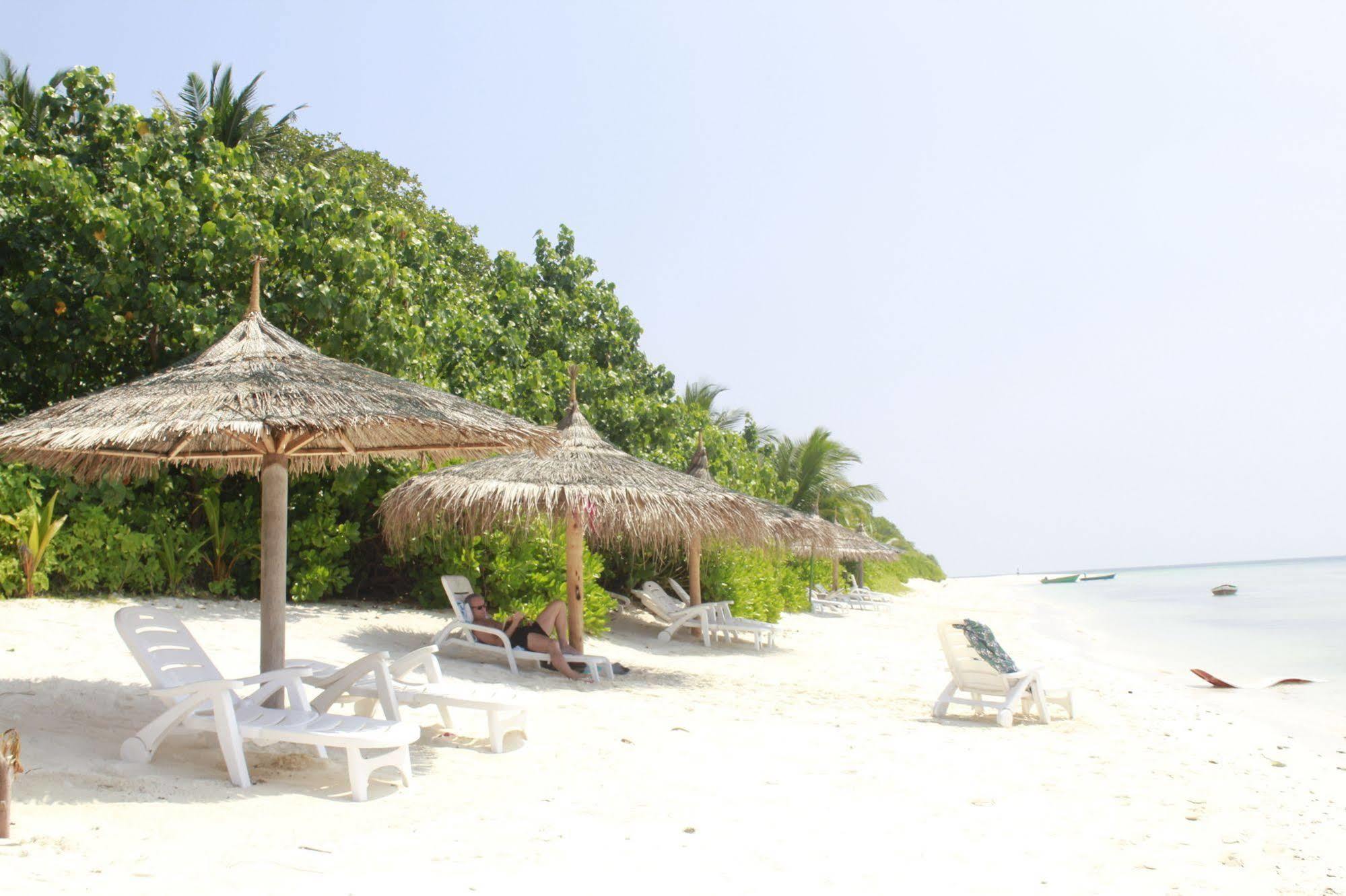 Athiri Inn Ukulhas Island Exterior photo