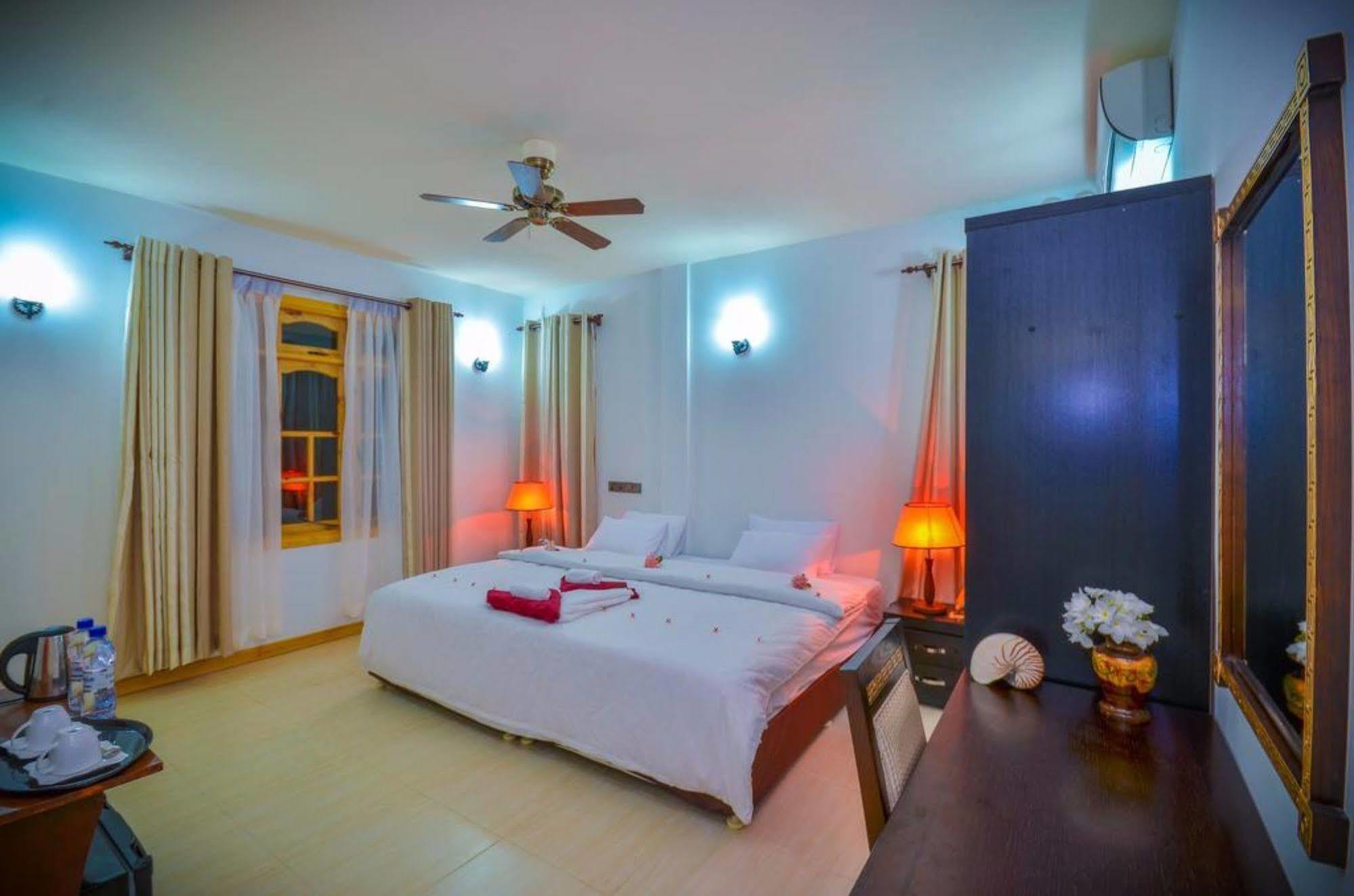 Athiri Inn Ukulhas Island Exterior photo